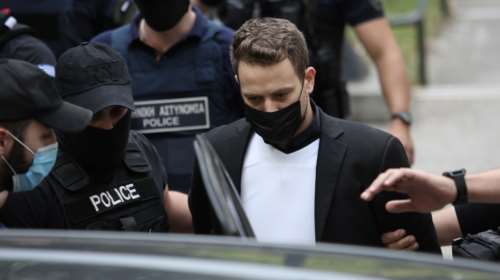 Γλυκά Νερά: Μόνος στο κελί ο Αναγνωστόπουλος - Ήρεμος και ευδιάθετος διαβάζει τη δικογραφία