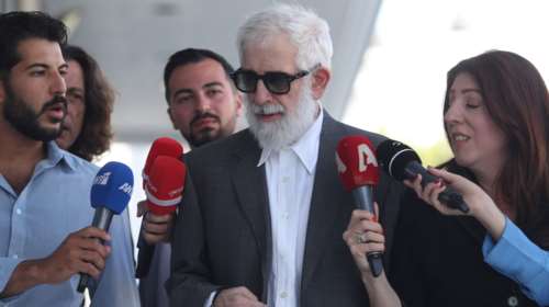 Εξοργισμένος ο Πέτρος Φιλιππίδης: Εμαθε για το πόρισμα για τη φωτιά  στο σπίτι του από την τηλεόραση