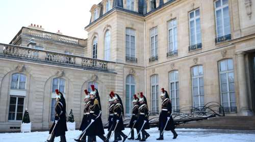 Γαλλία: Ο Εντουάρ Φιλίπ και ο Γκαμπριέλ Ατάλ  τα φαβορί  για τις προεδρικές εκλογές του 2027