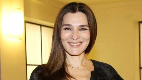 Μαρία Ναυπλιώτου: Στην παραλία με τον γοητευτικό αδερφό της