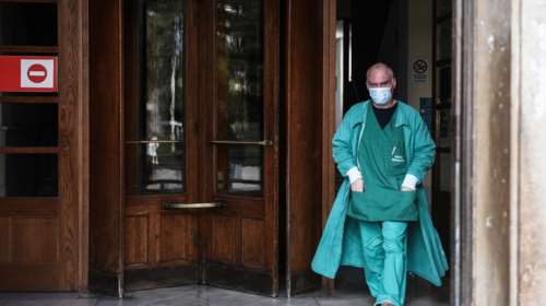 Ίλιον: Σε κρίσιμη κατάσταση ο 80χρονος που δέχτηκε επίθεση όταν πήγε να κόψει λεμόνια - &quot;Οι γιατροί δεν είναι τόσο αισιόδοξοι&quot;