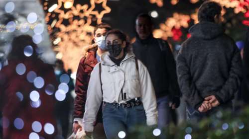 Μόσιαλος για Όμικρον: Οι 2 δόσεις εμβολίου δεν προστατεύουν από απλή νόσηση - Θα εκτιναχθούν τα κρούσματα