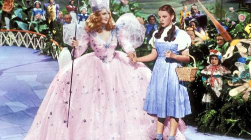 Σε σακούλα σκουπιδιών 40 χρόνια μετά βρέθηκε το εμβληματικό φόρεμα της Τζούντι Γκάρλαντ που φορούσε στον &quot;Μάγο του Οζ&quot;