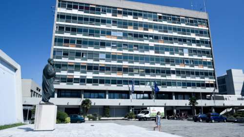 Πρύτανης ΑΠΘ: Προϋπόθεση για τη δια ζώσης λειτουργία ο εμβολιασμός καθηγητών, φοιτητών και εργαζομένων