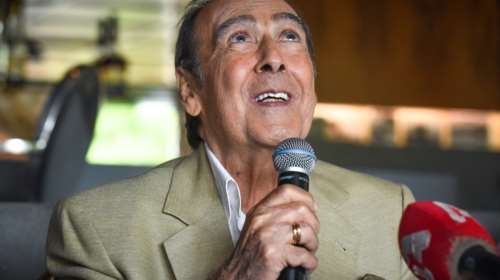 Τόλης Βοσκόπουλος: Τα διεθνή μουσικά βραβεία Grammy βράβευσαν τον Πρίγκιπα του ελληνικού τραγουδιού