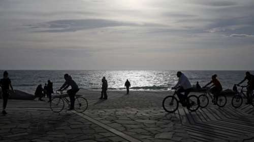 Κορονοϊός-&#39;&#39;Βράζει&#39;&#39; το κέντρο της Αθήνας: 862 κρούσματα στην Αττική, 691 στην Θεσσαλονίκη