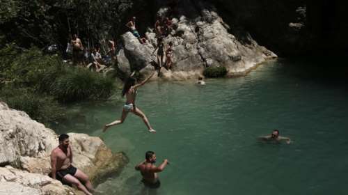 Διακοπές εν μέσω κορονοϊού: Οι Έλληνες προτίμησαν τα βουνά αντί για μπάνιο στη θάλασσα - Τι δείχνουν τα στοιχεία