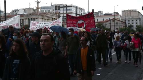 Κλειστό το κέντρο της Αθήνας - Σε εξέλιξη υπό βροχή το πανεκπαιδευτικό συλλαλητήριο