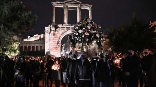 Live η Ακολουθία και η Περιφορά του Επιταφίου από τη Μητρόπολη Αθηνών