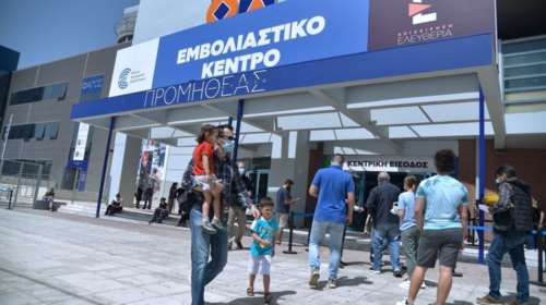 Τρίτη δόση εμβολιασμού από τον Σεπτέμβριο με Pfizer και Μoderna - Τι εξετάζει η κυβέρνηση