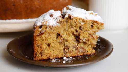 Συνταγή για φανουρόπιτα που δεν τρίβεται – Με 9 υλικά