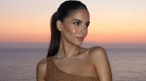 Είναι τελικά έγκυος; Η Αλεξάνδρα Νίκα ποζάρει ξυπόλυτη σε σκάφος με αέρινο καφτάνι