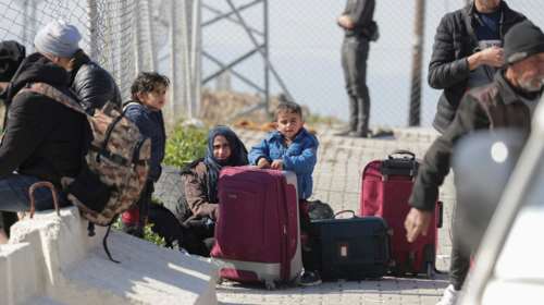 Συρία σεισμός: Χιλιάδες επιστρέφουν από την Τουρκία για να δουν τι απέγιναν οι συγγενείς τους