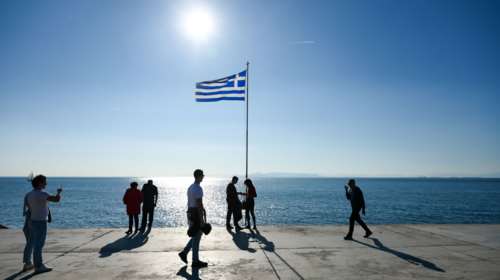 Καλοκαιρία σε Ελλάδα και Μεσόγειο: Με ήλιο και ζέστη τα Φώτα, πώς σχετίζεται η πρωτοφανής ψυχρή εισβολή στις ΗΠΑ