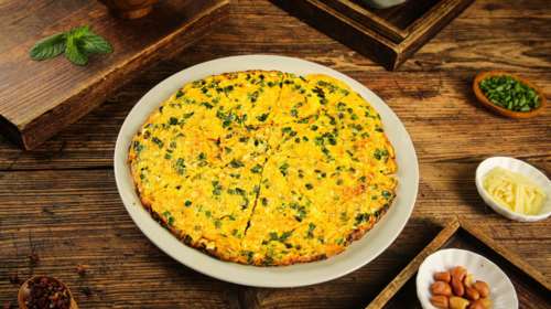 Πώς να φτιάξεις εύκολα ομελέτα με αραβική πίτα (βήμα-βήμα)