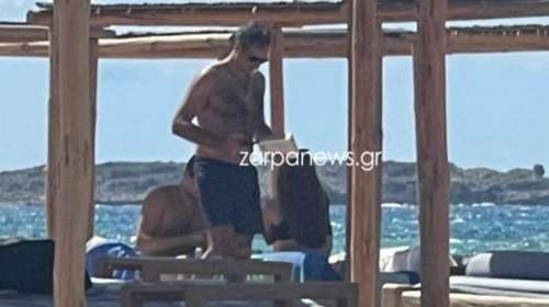 Τελευταία μπάνια στα Χανιά για τον Κυριάκο Μητσότακη: Βουτιές στα Φαλάσαρνα με τον γιο του