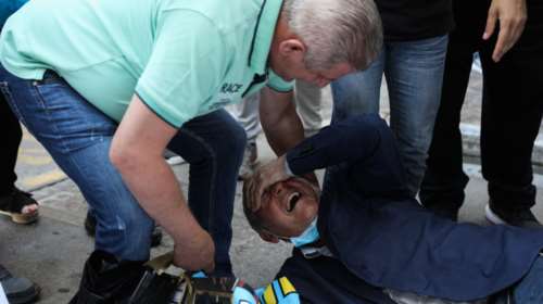 Ενταση έξω από το υπουργείο Οικονομικών - Απωθήθηκε και έπεσε κάτω ο πρόεδρος της ΠΟΕΔΗΝ [εικόνες]