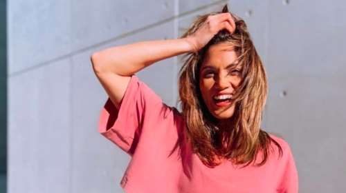 Ο καθρέφτης της Μαίρης Συνατσάκη: Στρογγυλός, ξύλινος και θα τον βρεις στην IKEA
