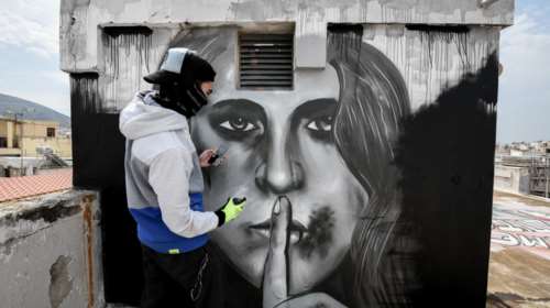 Πάνω από 2.000 τηλεφωνήματα στη γραμμή "SOS 15900" για ενδοοικογενειακή βία