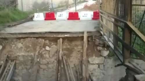 Ταύρος: Κατάρρευσε γέφυρα σε παράδρομο της Πέτρου Ράλλη [βίντεο]