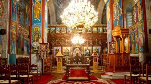 Αρχιμανδρίτης έκανε μήνυση σε πιστή που πήγε στη Θεία Λειτουργία