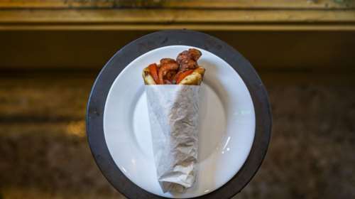 Στο Παγκράτι υπάρχει ένα σουβλατζίδικο που (κακώς) δεν ξέρεις ακόμα