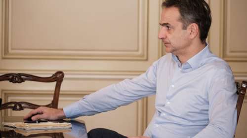 Βιντεοκλήση Μητσοτάκη με Στέλιο Ράμφο: &quot;Απομονωμένοι αλλά όχι αποξενωμένοι&quot;