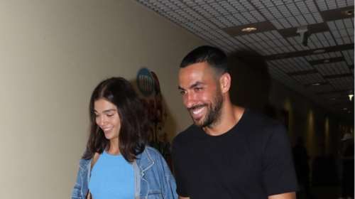 Μελίνα Νικολαΐδη: Ποζάρει με πολύχρωμο μάξι φόρεμα δίπλα στον αγαπημένο της, Αλέξανδρο Πολυχρονιάδη [εικόνα]