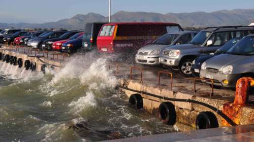 Θυελλώδεις άνεμοι σε όλη τη χώρα: Πού υπάρχει απαγορευτικό απόπλου