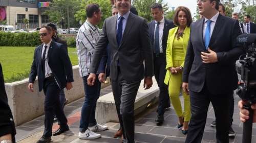 Στη Θεσσαλονίκη ο Μητσοτάκης - Πρώτες στάσεις στον σταθμό ΚΤΕΛ και στην περιφέρεια [εικόνες]