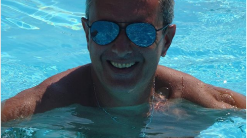 Απόδραση σε μαγικό νησί για τον Νίκο Χατζηνικολάου - Η φωτογραφία με την οικογένειά του