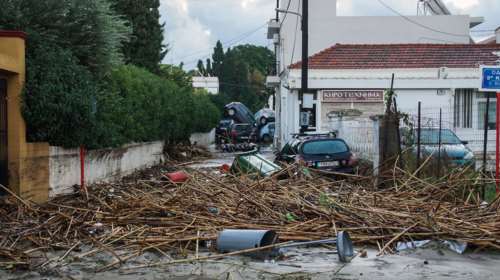 Διασώστης Ερυθρού Σταυρού για Ρόδο: Οι ισόγειες κατοικίες με το νερό έγιναν υπόγειες - Εφτασε το 1 και 1,5 μέτρα