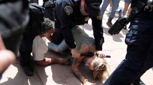 Στις &quot;φλόγες&quot; η Μινεάπολη των ΗΠΑ μετά τον νέο θάνατο αφροαμερικανού από αστυνομικό [εικόνες]