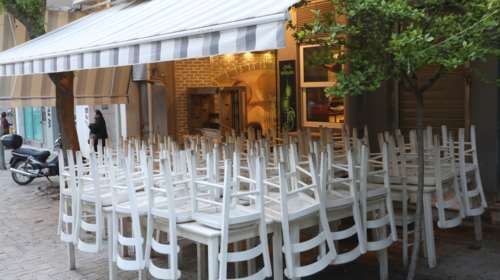 Καφέ, μπαρ, εστιατόρια: Πότε ανοίγουν, πώς θα καθόμαστε - Ολοι οι περιορισμοί