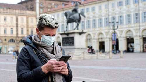 Κορονοϊός: Ετσι απολυμαίνουμε σωστά το κινητό τηλέφωνο – Ο ιός μένει για μέρες