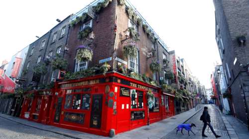 Κορονοϊός: Μπροστά στο φάσμα του lockdown, χώρες και πόλεις στον κόσμο ενισχύουν τα περιοριστικά μέτρα