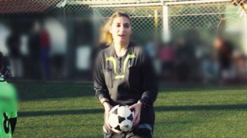 Νέο περιστατικό με τη Ρούλα Πισπιρίγκου σε γήπεδο ποδοσφαίρου - Μαρτυρία φίλου της 33χρονης - &quot;Χτυπιόταν με μανία πάνω στο σίδερο&quot;