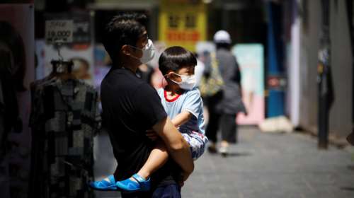 Νότια Κορέα: Άνοιξαν αλλά ξανακλείνουν τα σχολεία - Επιστροφή στα μαθήματα μέσω ίντερνετ