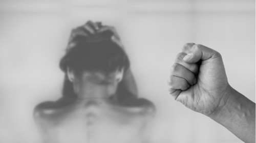 Εφιάλτης για τρεις αδελφές στη Λάρισα: Οι γονείς τις κακοποιούσαν και τους έλεγαν "έχουμε δικαίωμα από τον Θεό"