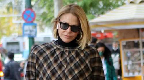 H Τζένη Μπαλατσινού με τις μπότες που δεν πρέπει να λείπουν από καμία χειμερινή γκαρνταρόμπα