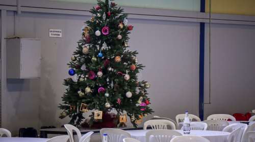 Οι δήμοι της Αττικής "στρώνουν" χριστουγεννιάτικο τραπέζι