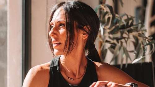 Ανθή Βούλγαρη: Το φωτεινό σπίτι της με τα φρέσκα λουλούδια