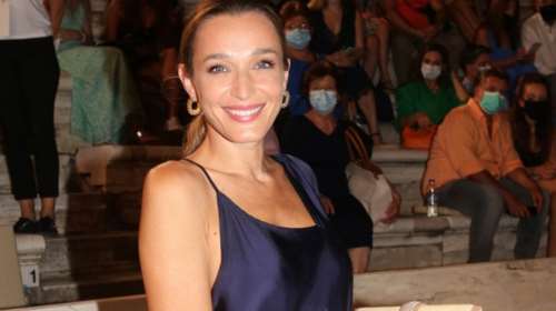 Η Κάτια Ζυγούλη με το φόρεμα που δεν πρέπει να λείπει από καμία γυναικεία γκαρνταρόμπα