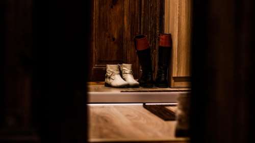 Κορονοϊός - Σουηδία: Γονείς κρατούσαν φυλακισμένα τα παιδιά τους 4 μήνες για να μην κολλήσουν - Κάρφωσαν την πόρτα