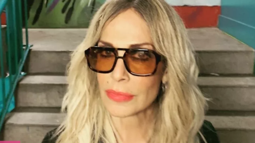 Άννα Βίσση: Ποζάρει με μαύρο μπικίνι και εντυπωσιάζει με τις αναλογίες της