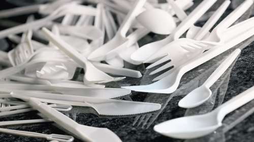 Τέλος σε 10 πλαστικά προϊόντα μιας χρήσης από τον Ιούλιο του 2021 - Ποια είναι