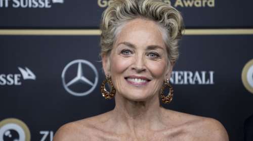 Σάρον Στόουν: Δείχνει τα καλλίγραμμα πόδια της και αποδεικνύει ότι το σεξαπίλ δεν έχει ηλικία