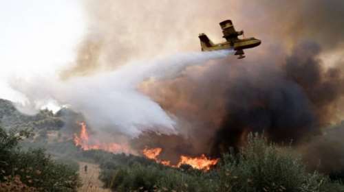 "Βροχή" από κεραυνούς προκάλεσε τις φωτιές σε  Αγίους Θεοδώρους, Περαχώρα Λουτρακίου - Η εικόνα στα μέτωπα