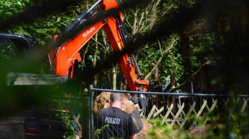 Υπόθεση Μαντλίν: Ραγδαίες εξελίξεις - Οι Γερμανοί &quot;χτενίζουν&quot; με εκσκαφέα χωράφι κοντά στο σπίτι του παιδόφιλου [Εικόνες]