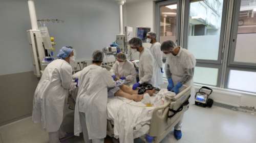 ΕΚΠΑ: Ο κορονοϊός δεν είναι το κοινό κρυολόγημα - Αυτά είναι τα συμπτώματα, τι να προσέξουν όσοι ασθενούν στο σπίτι